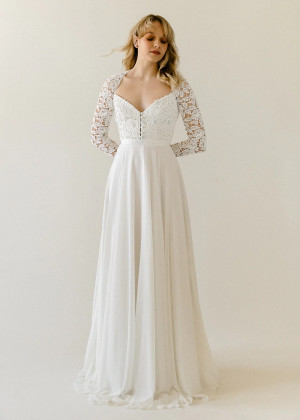 Fitted Sleeves Ivory Lace Tulle Modern Wedding Dress